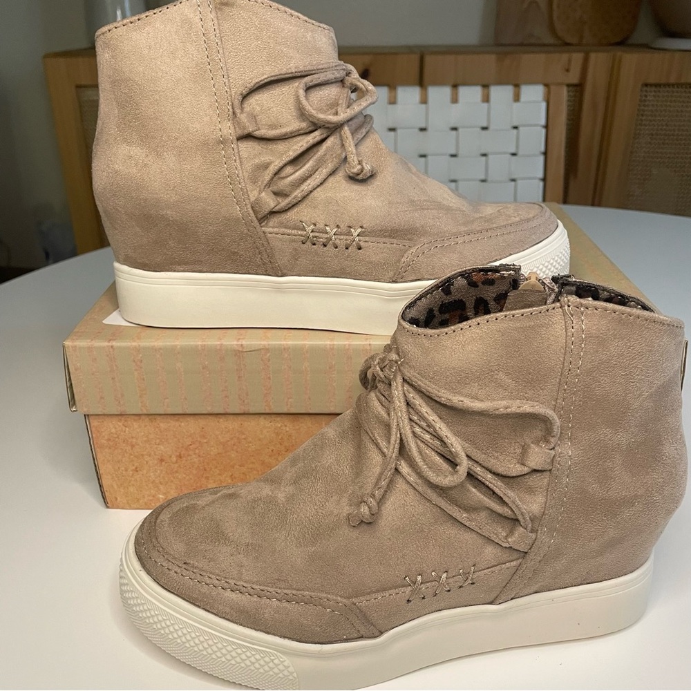 Women’s Sneaker Wedge